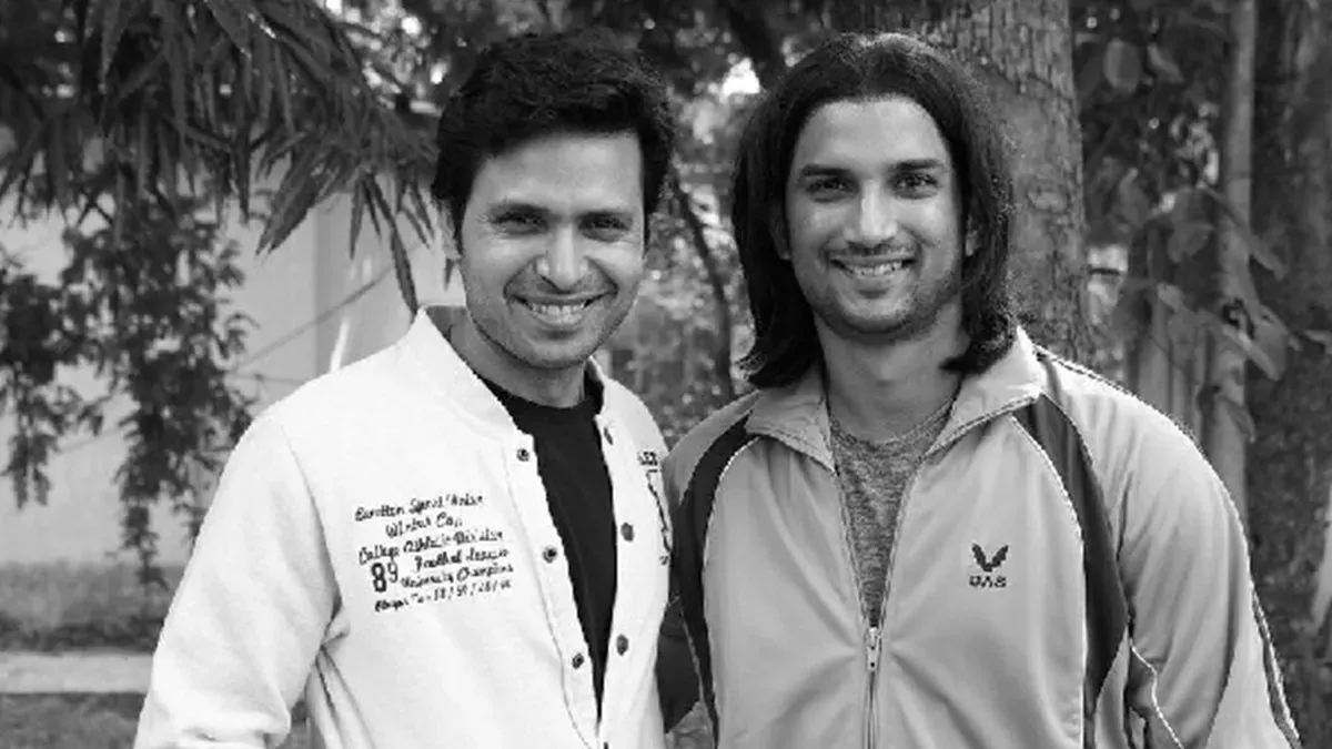 Herry Tangri as Robin Singh demonstrating helicopter shot technique to M.S. Dhoni.