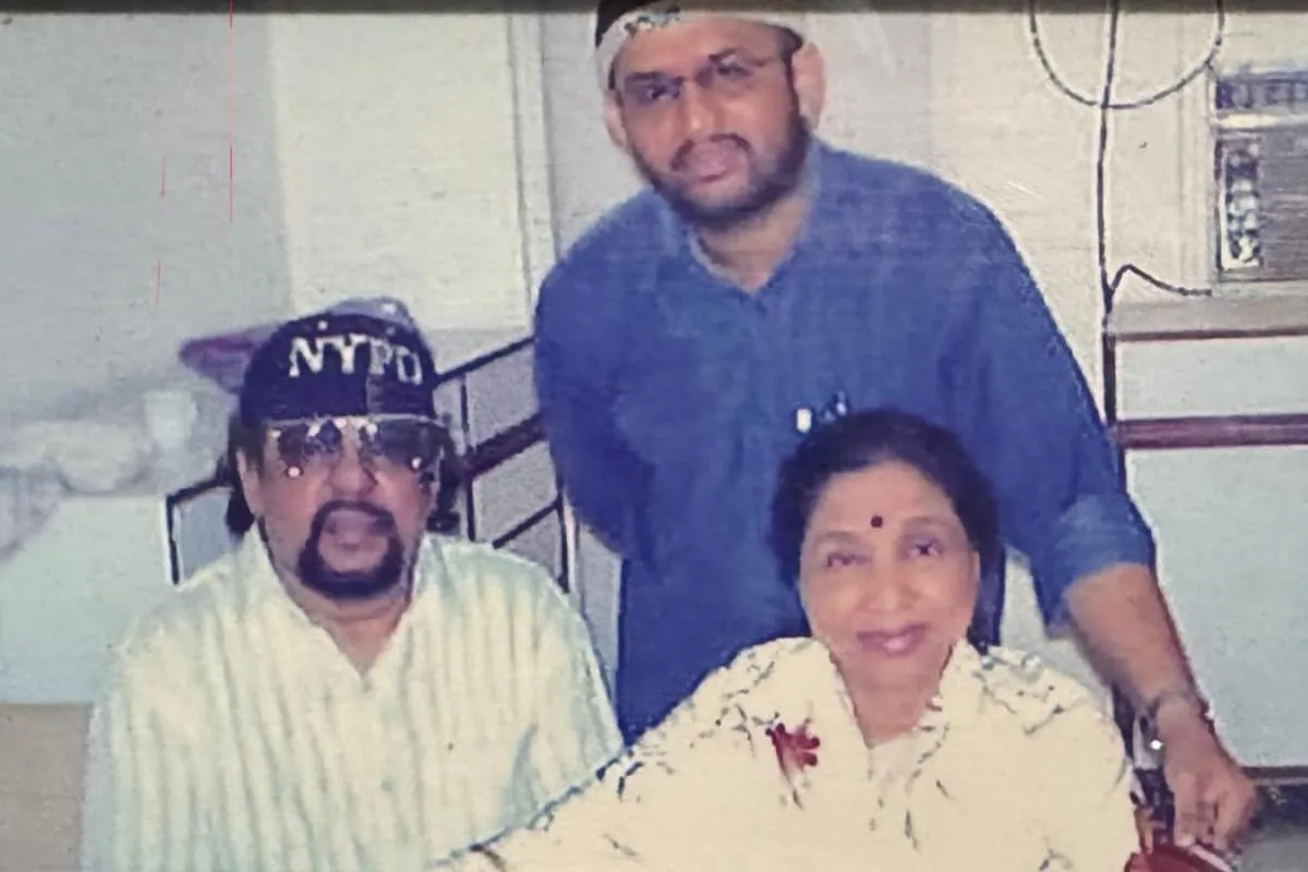 A rare, vintage photo of singer Asha Bhosle.