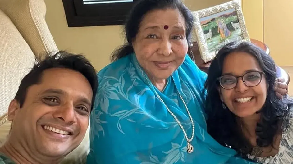 Asha Bhosle performing on stage.