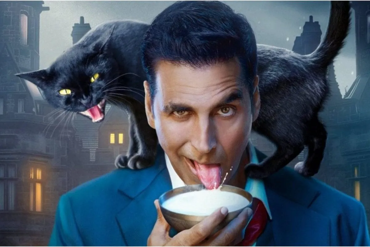Akshay Kumar looking surprised in a scene from Bhoot Bangla movie