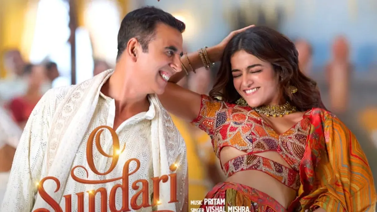 Akshay Kumar and Wamiqa Gabbi looking romantic and sharing a tender moment in the 'O Sundari' song from Bhooth Bangla.