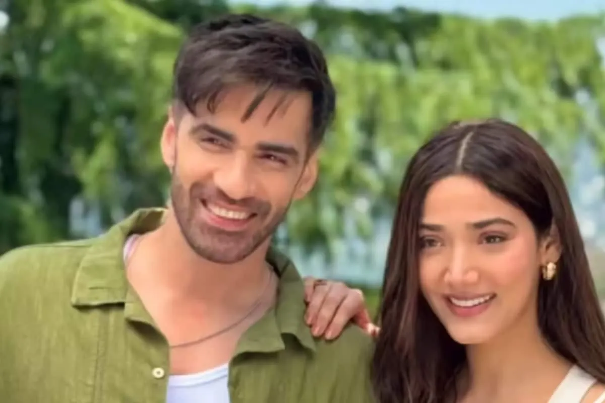 Medha Shankr smiling brightly at an event.