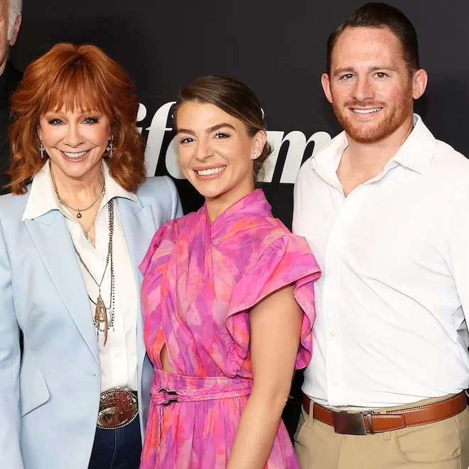 Photo of Reba McEntire smiling.