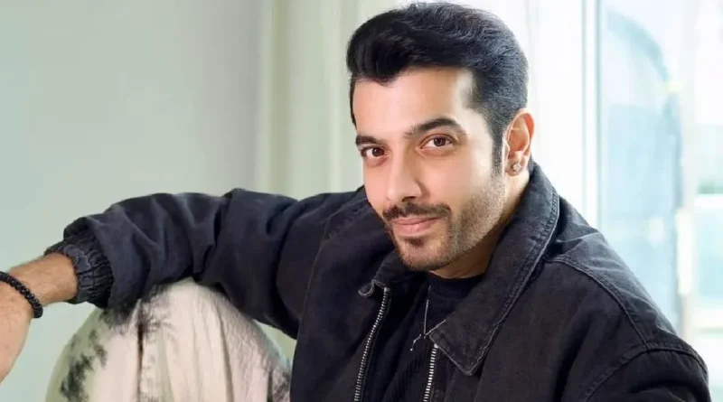 Sharad Malhotra as ACP Vikrant in a serious, intense pose