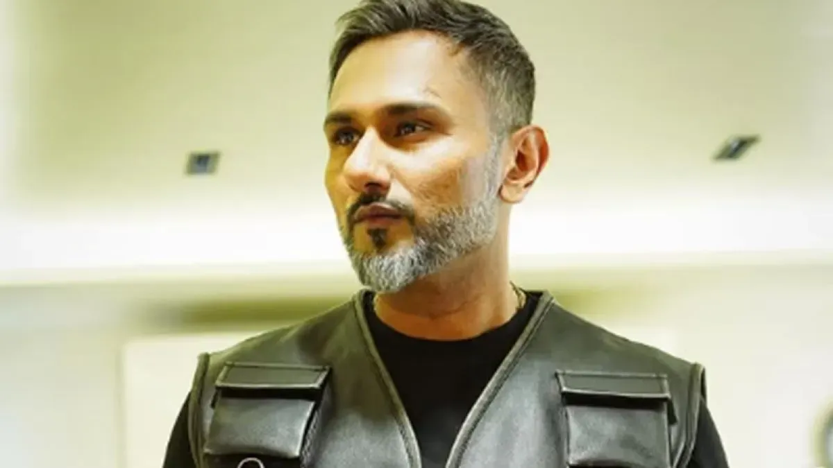 Yo Yo Honey Singh performs under bright lights with energetic crowd.