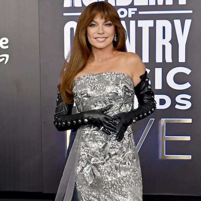 Country music stars posing on a red carpet at the ACM Awards