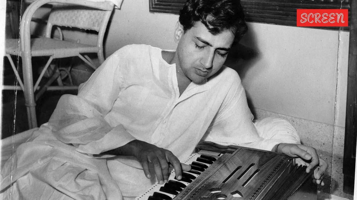 An old, black and white photo of a forgotten Bollywood star, looking thoughtful and alone.