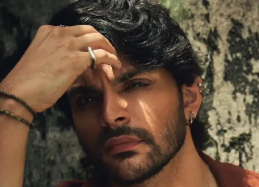 Close-up of Veer Pahariya with a determined expression, perhaps a shadowy figure of Mahesh Bhatt in the background.