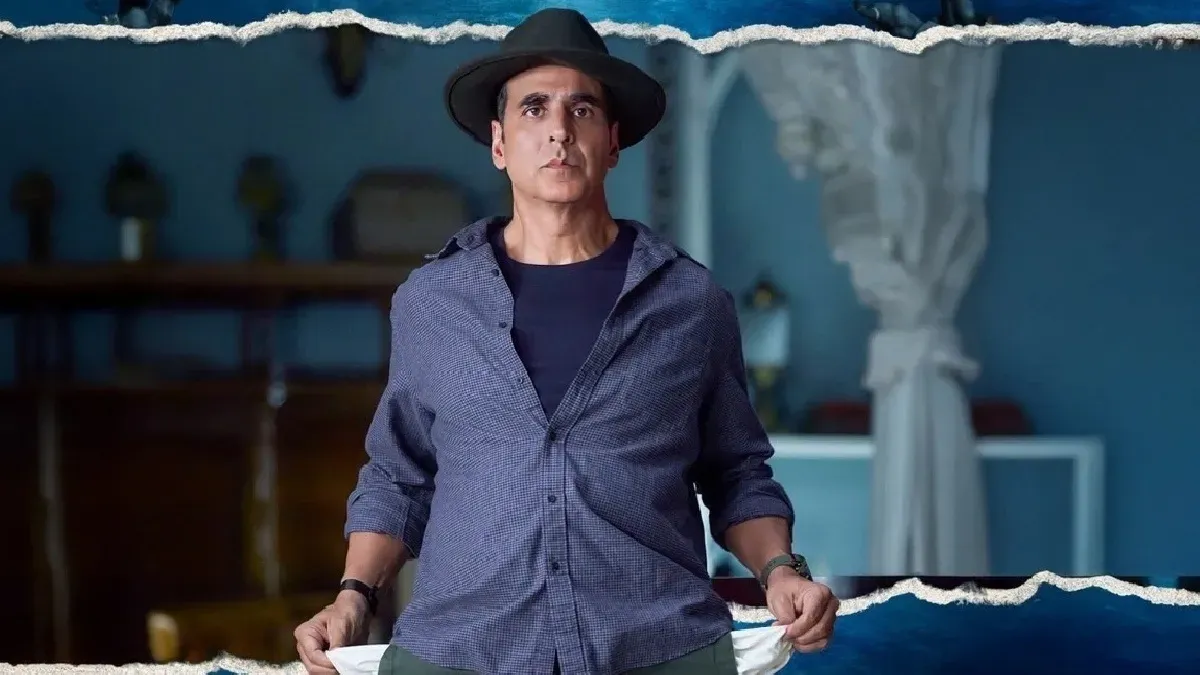 Akshay Kumar looking thoughtful or slightly mysterious in a scene from Bhooth Bangla.