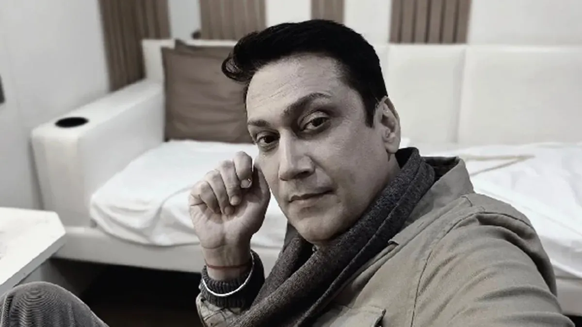 Actor Deepak Dutta smiling, talking about the success of his film 'Daadi Ki Shaadi'.