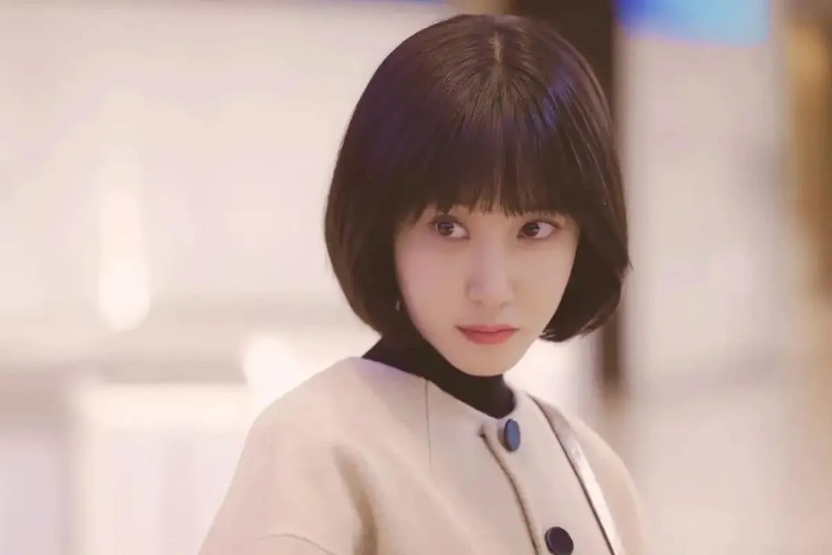 Park Eun-Bin smiling brightly as Woo Young-Woo in Extraordinary Attorney Woo.