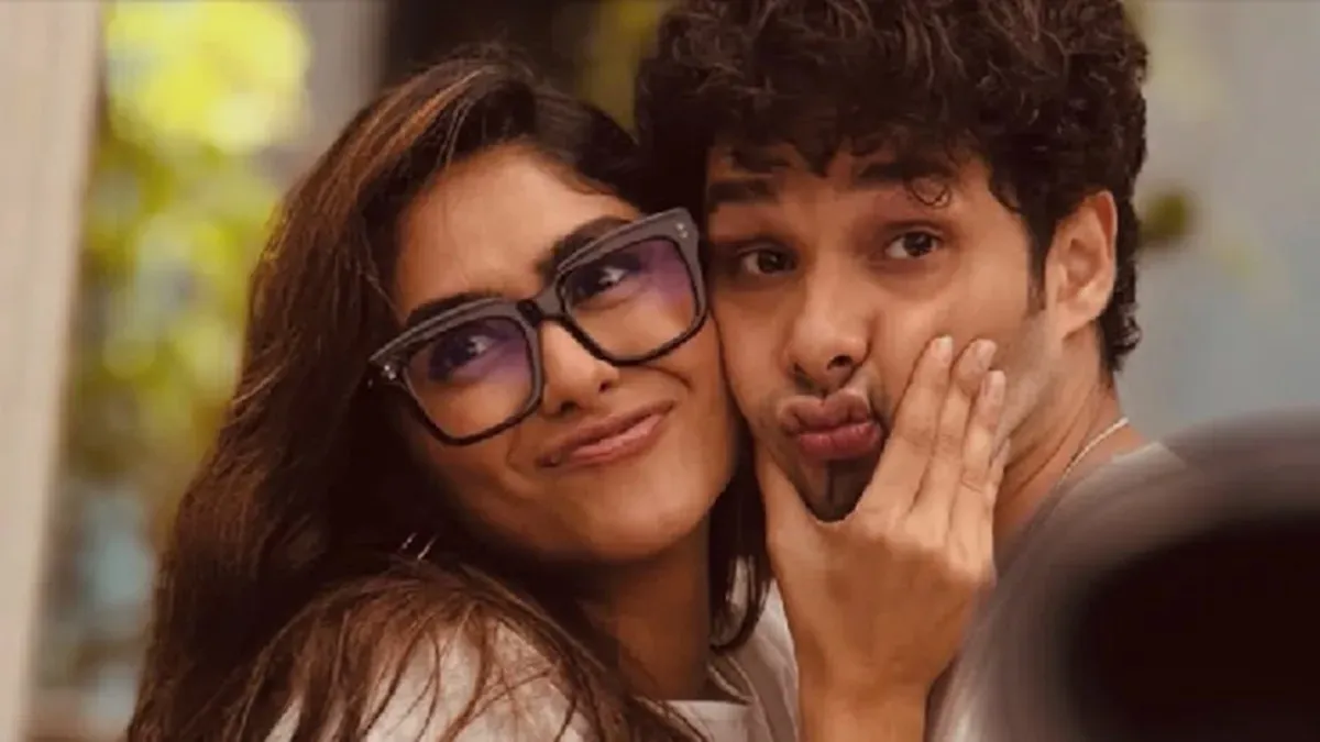 Get Mrunal Thakur’s Do Deewane Sheher Mein Look: When Glasses And Sarees Become The Main Character