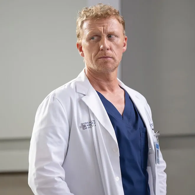 Kevin McKidd as Dr. Owen Hunt looking serious on Grey's Anatomy.