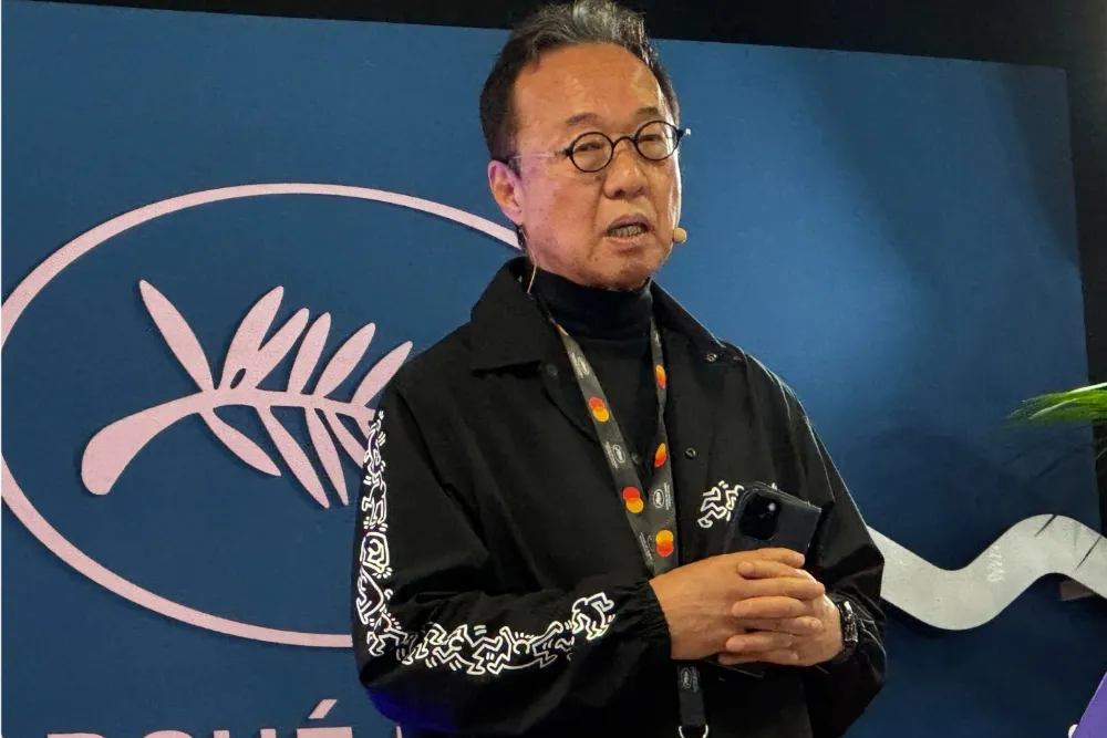Tetsu Fujimura, producer of One Piece, on stage talking about Japanese IP.
