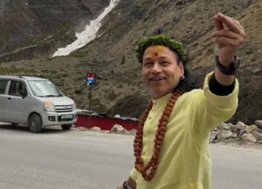 Kailash Kher wearing a Rudraksh Mala and Chandan Tilak at Badrinath.