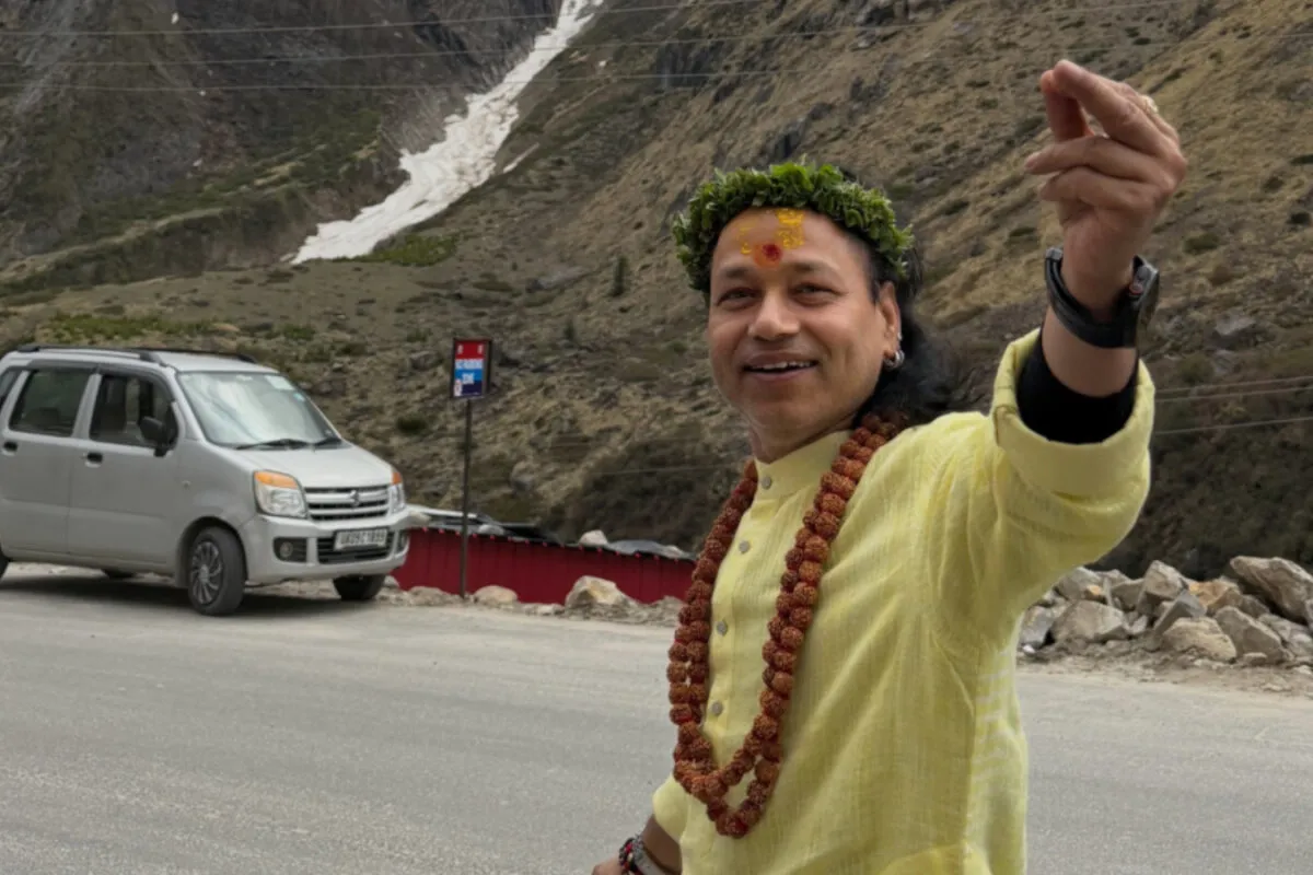 Kailash Kher wearing a Rudraksh Mala and Chandan Tilak at Badrinath.