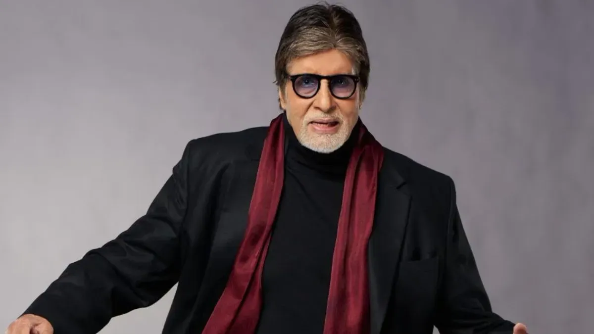 Amitabh Bachchan smiling at an event.