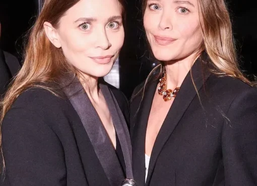 Mary-Kate and Ashley Olsen walking in Manhattan