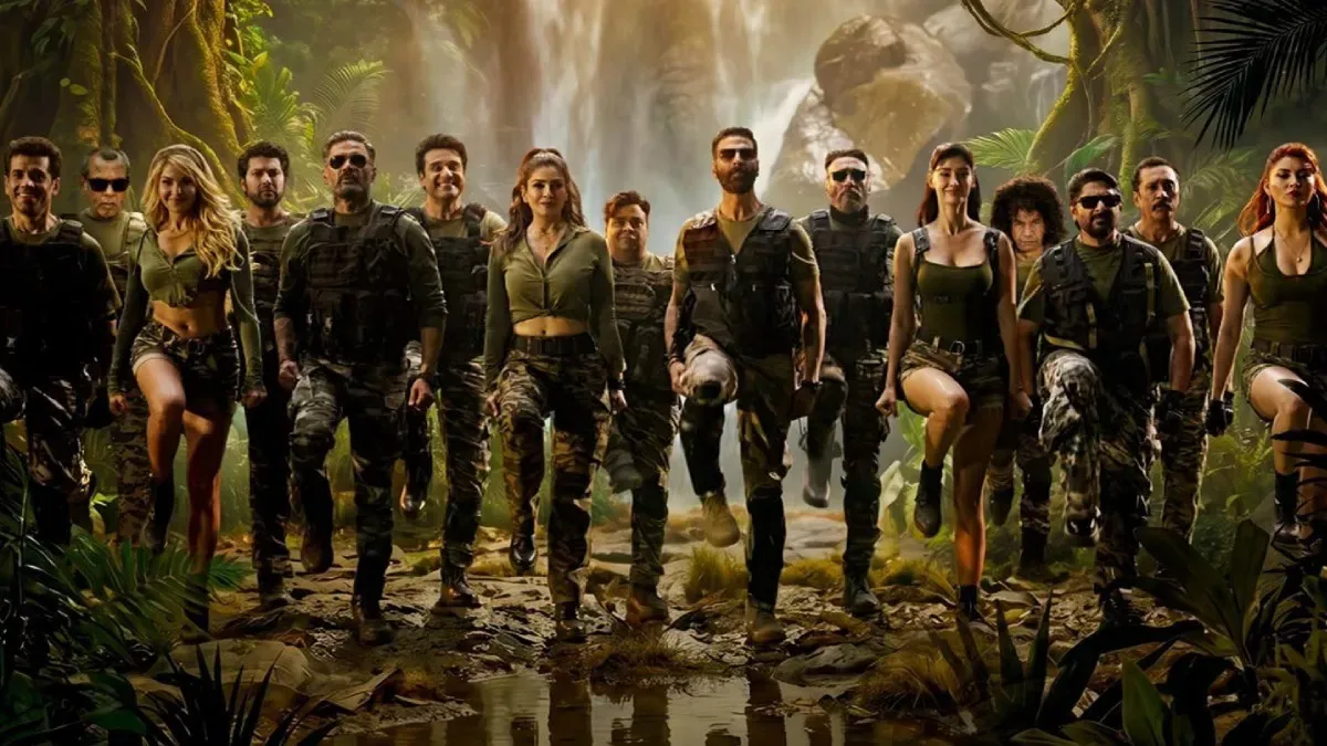 Akshay Kumar looking funny in a jungle setting for Welcome 3