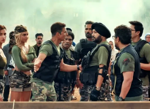 Akshay Kumar smiling from the movie Welcome To The Jungle.