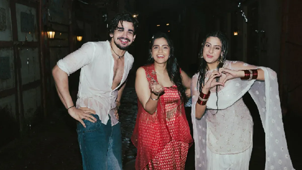 Asees Kaur smiling, possibly promoting her new song 'Gal Dil Di'.