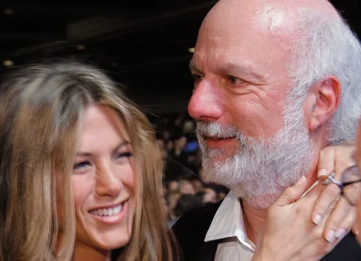 Photo of Jennifer Aniston and other Friends cast members.