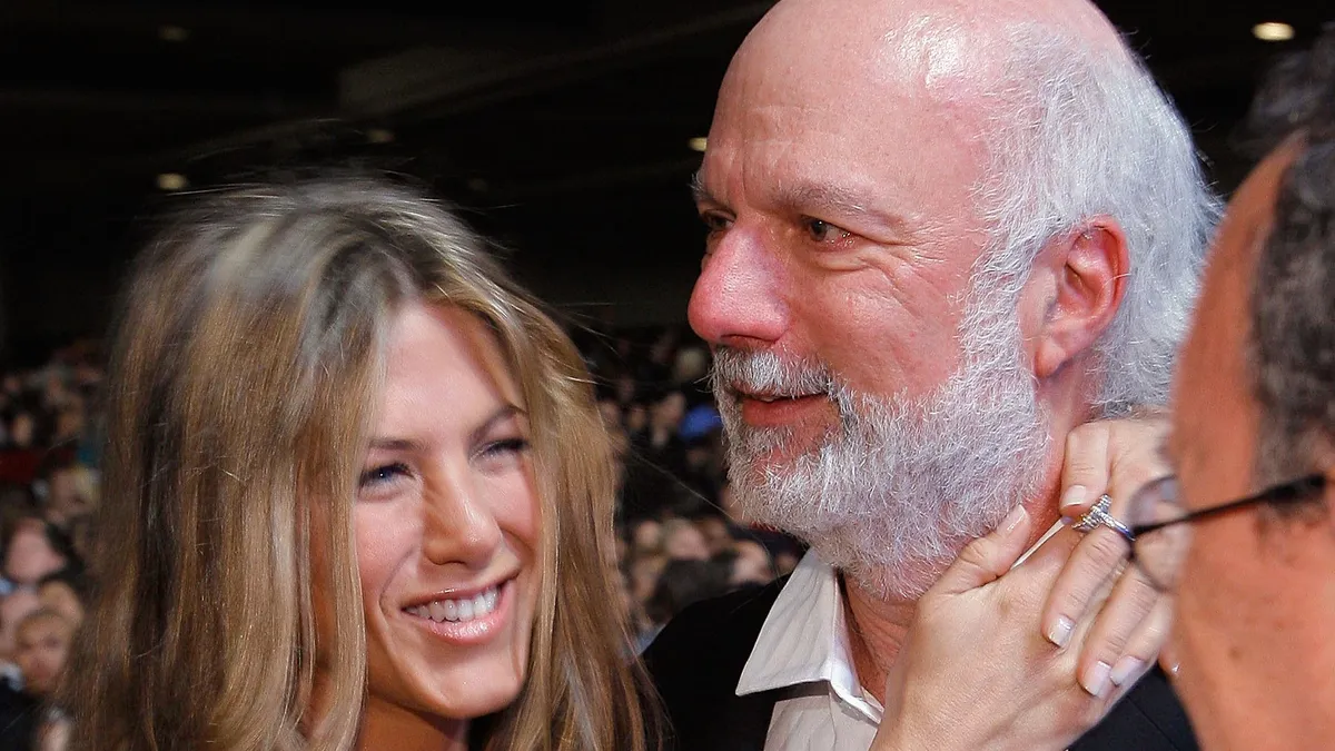 Photo of Jennifer Aniston and other Friends cast members.
