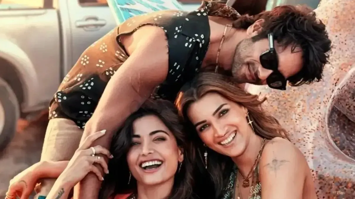 Shahid Kapoor, Kriti Sanon, and Rashmika Mandanna smiling.