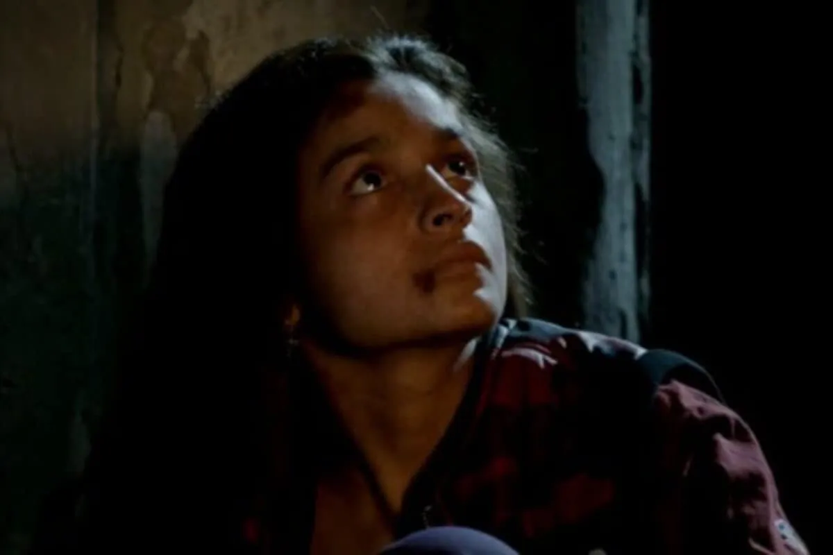 Screenshot from the movie Udta Punjab showing Alia Bhatt in a character.