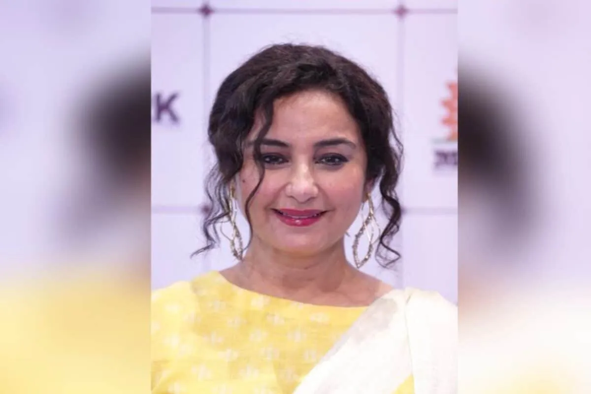 Divya Dutta smiling and holding a National Award.