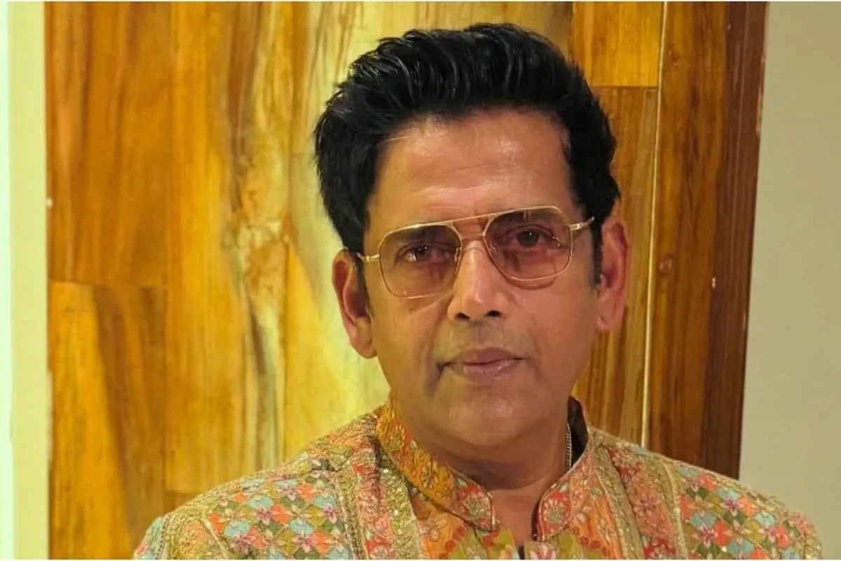 Ravi Kishan smiling on a stage.