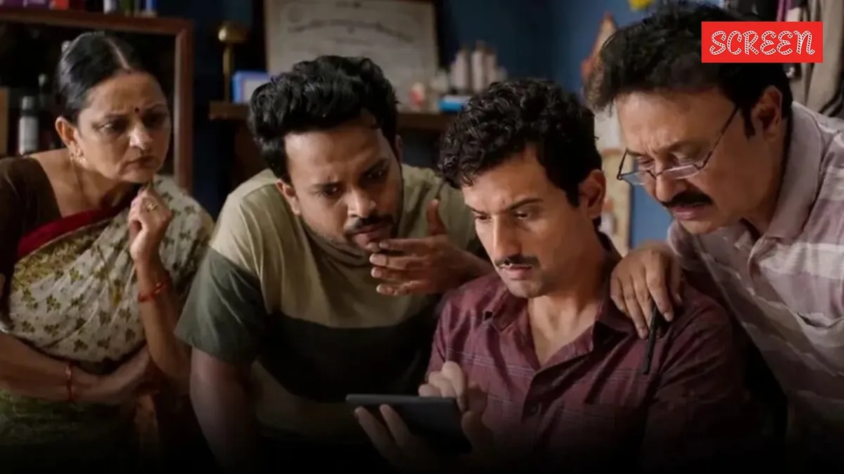 The Mishra family from Gullak gathered around a table.