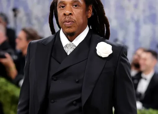 Jay-Z at the NBA Finals with his afro hairstyle.