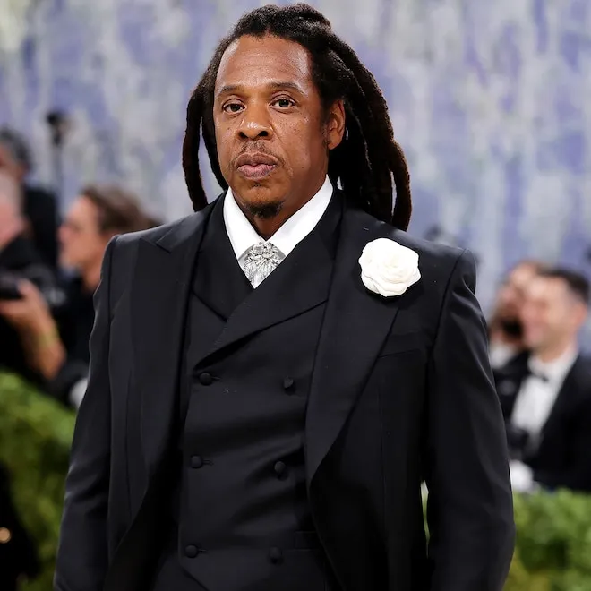 Jay-Z at the NBA Finals with his afro hairstyle.