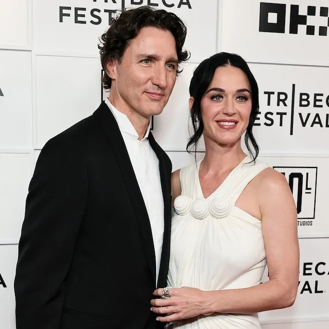 Katy Perry and Justin Trudeau smiling together on a red carpet