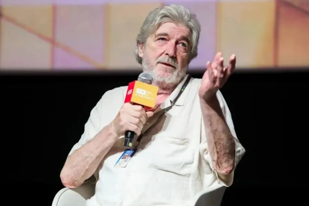 Photo of Mihály Víg speaking at a masterclass.