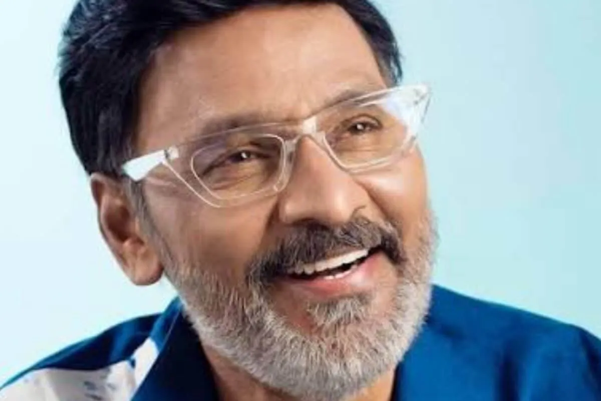 K. Bhagyaraj on set of a Hindi film.
