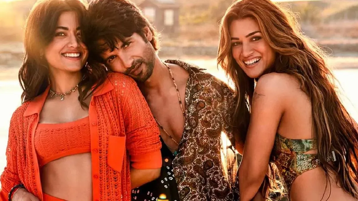 Shahid Kapoor looking stylish in a scene from Cocktail 2