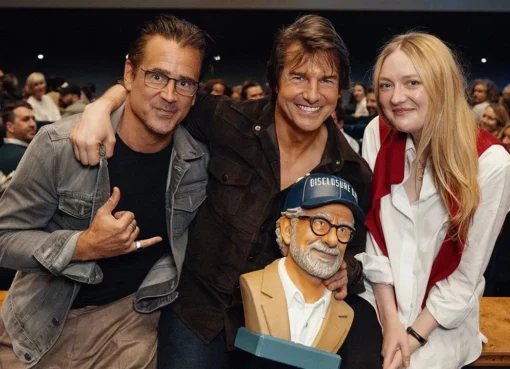 Tom Cruise, Colin Farrell, and Dakota Fanning smiling at a "Disclosure Day" event, with a fun Steven Spielberg head-shaped popcorn bucket visible.