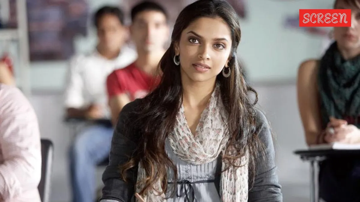 Director Imtiaz Ali talking about a film, possibly with Deepika Padukone in the background.