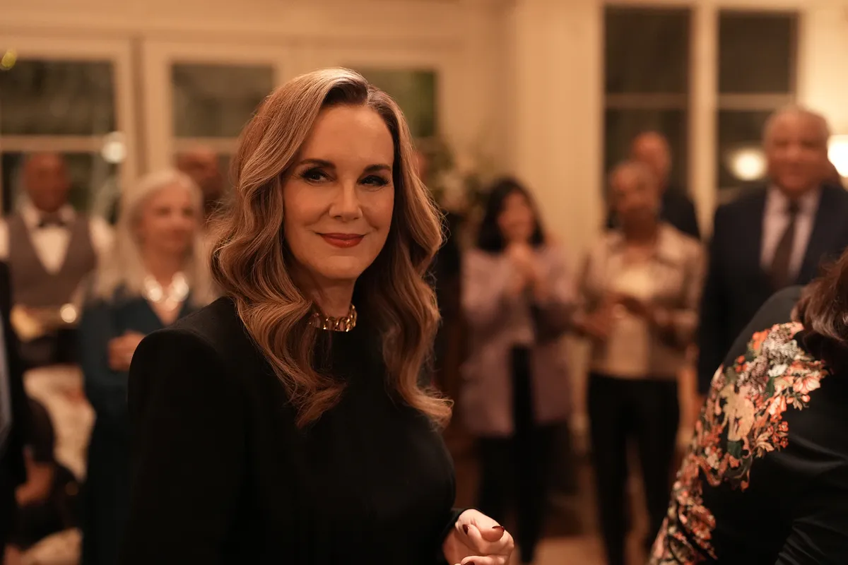 Whoa! Elizabeth Perkins is Officially a Big Deal on ‘Big Mistakes’!