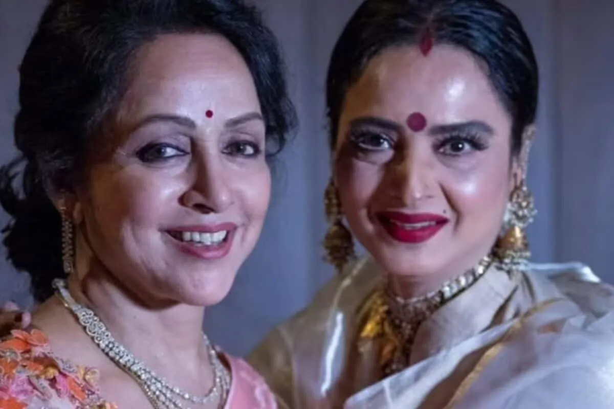Hema Malini and Rekha posing together.