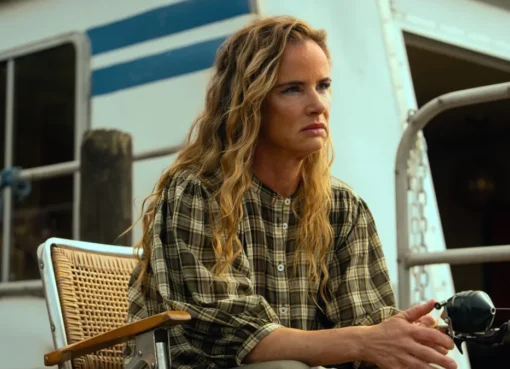 Juliette Lewis smiling and talking.