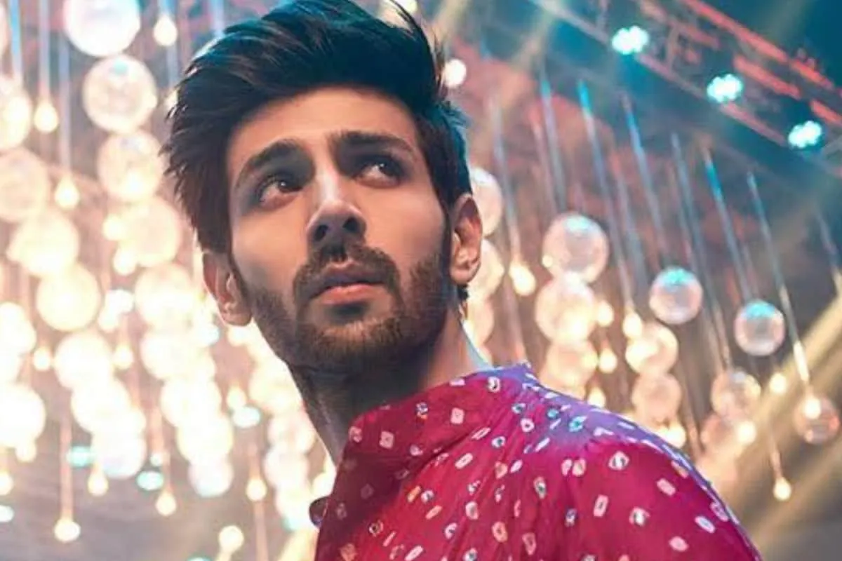 Kartik Aaryan smiling, holding a National Film Award.