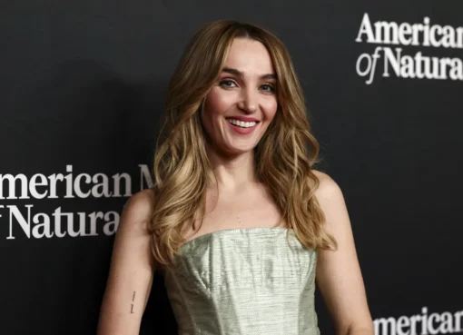 Chloe Fineman on the red carpet, recalling Lorne Michaels at a World Cup match.