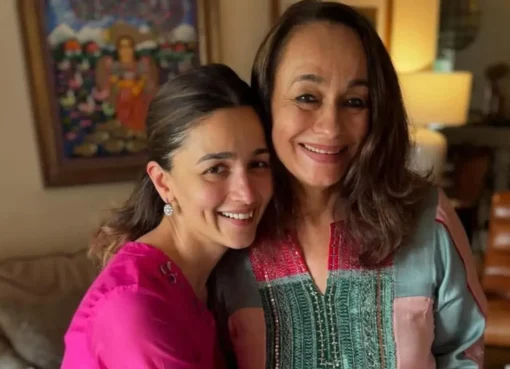 Soni Razdan smiling next to Alia Bhatt at an event.