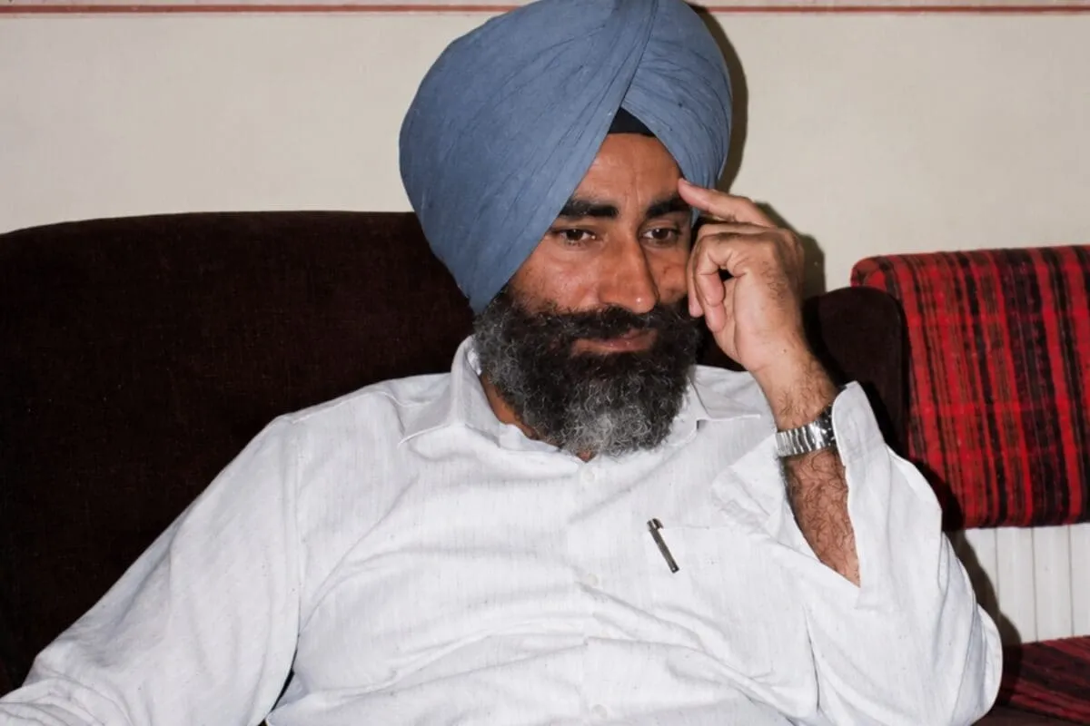 A somber photo of Jaswant Singh Khalra and his daughter Navkiran.