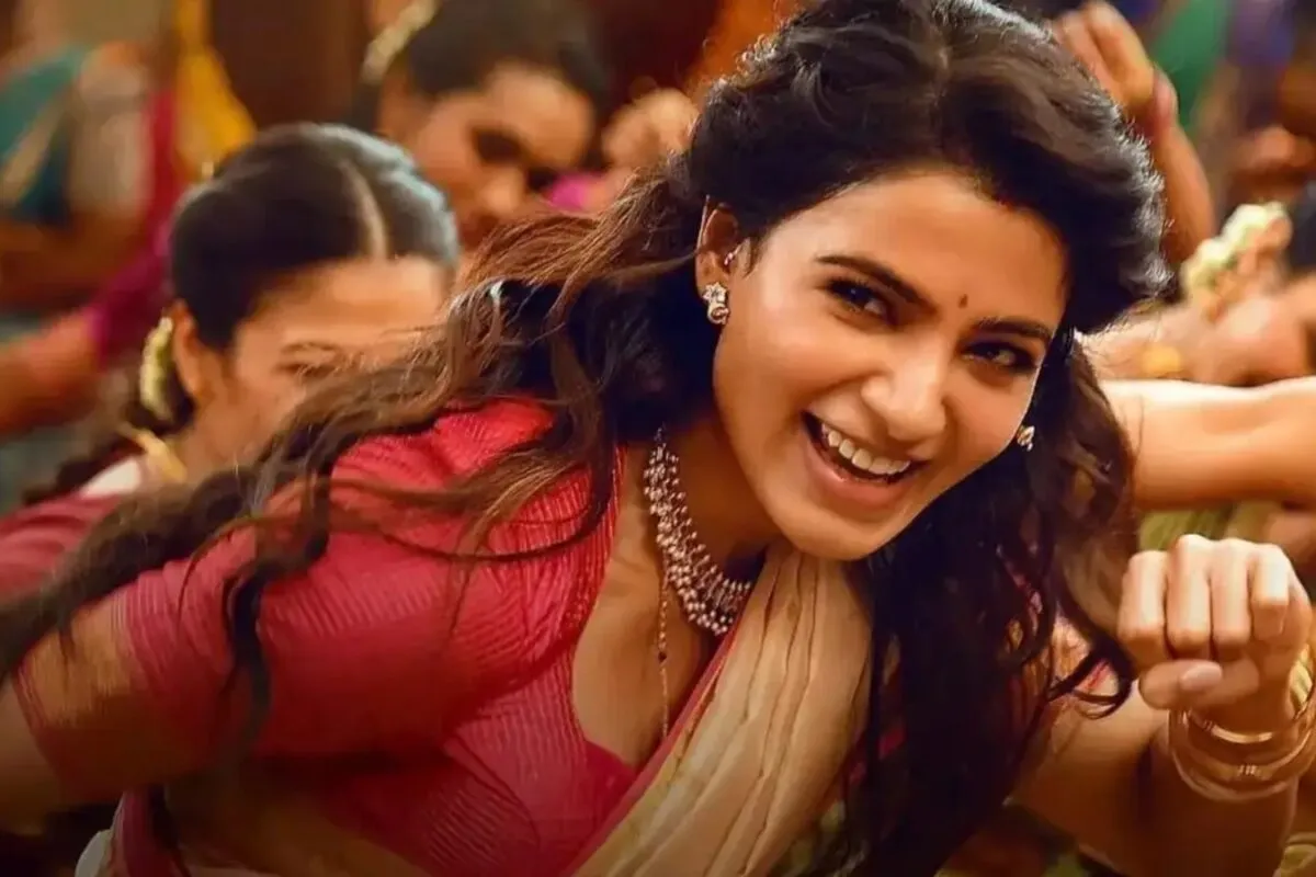 Samantha Ruth Prabhu smiling in a still from the movie 'Maa Inti Bangaaram'.