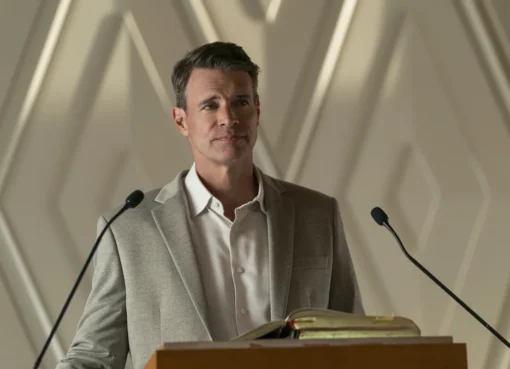 Actor Scott Foley talking to his fans in a social media video clip