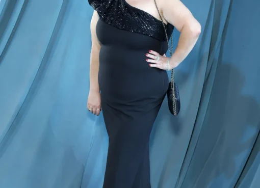 Teni Melidonian smiling at an awards show.